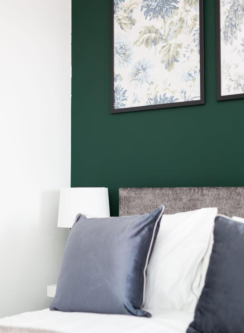 Studio Apartment With 65" Smart Tv Newport  Bagian luar foto