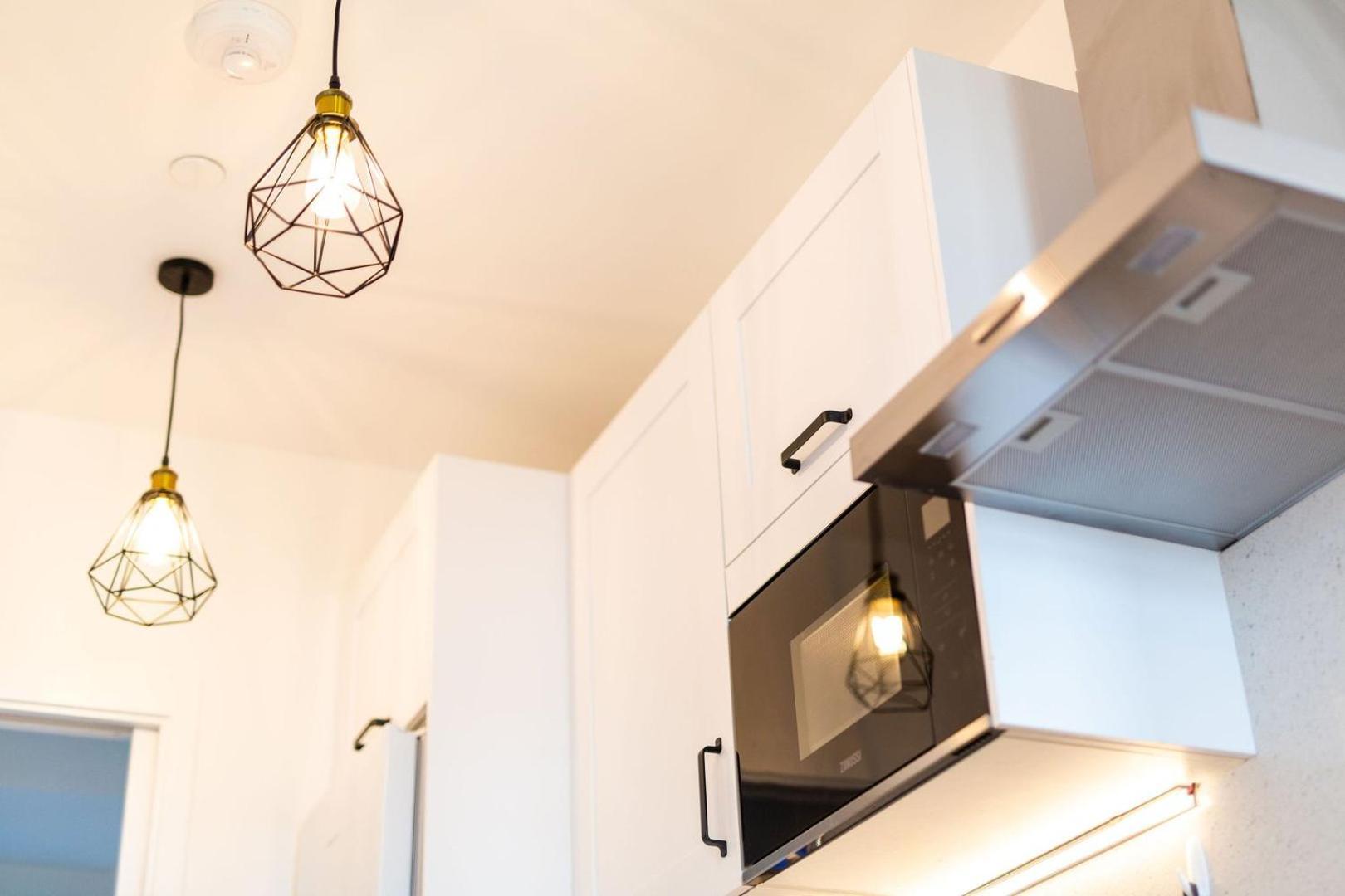 Studio Apartment With 65" Smart Tv Newport  Bagian luar foto