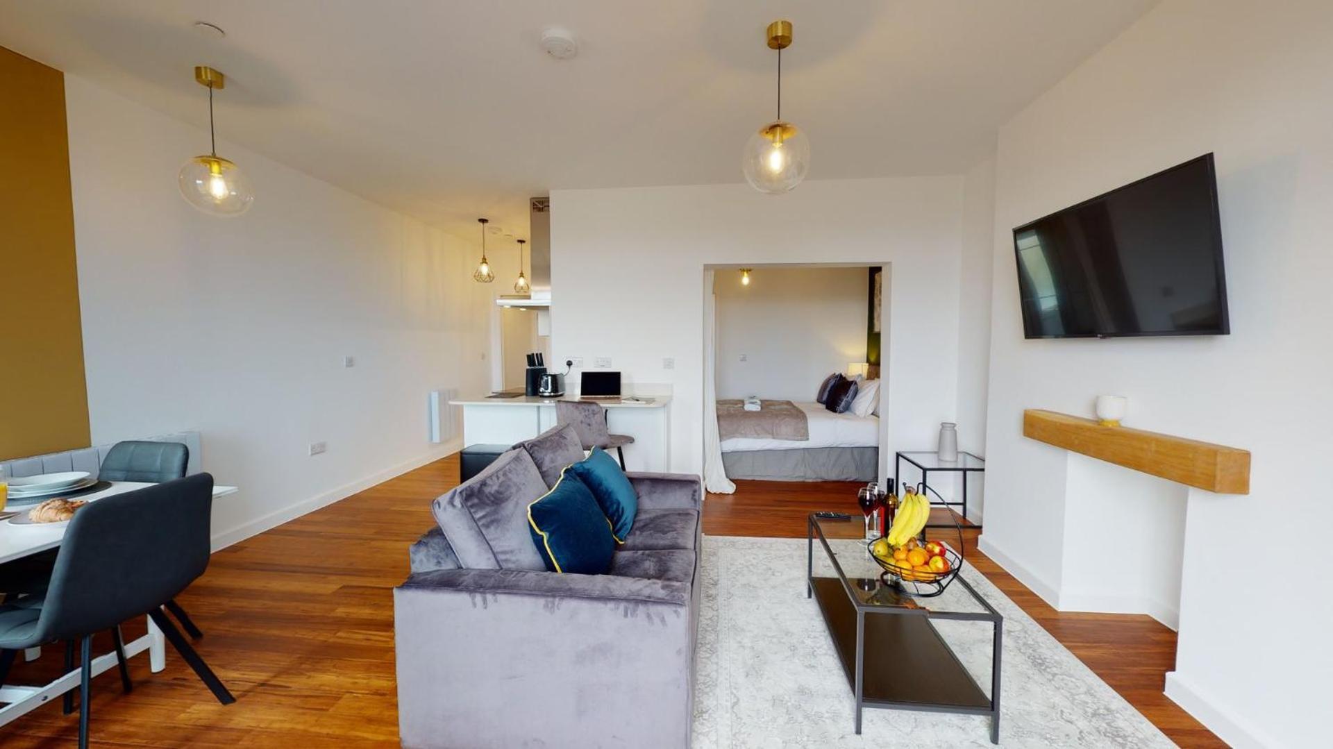 Studio Apartment With 65" Smart Tv Newport  Bagian luar foto