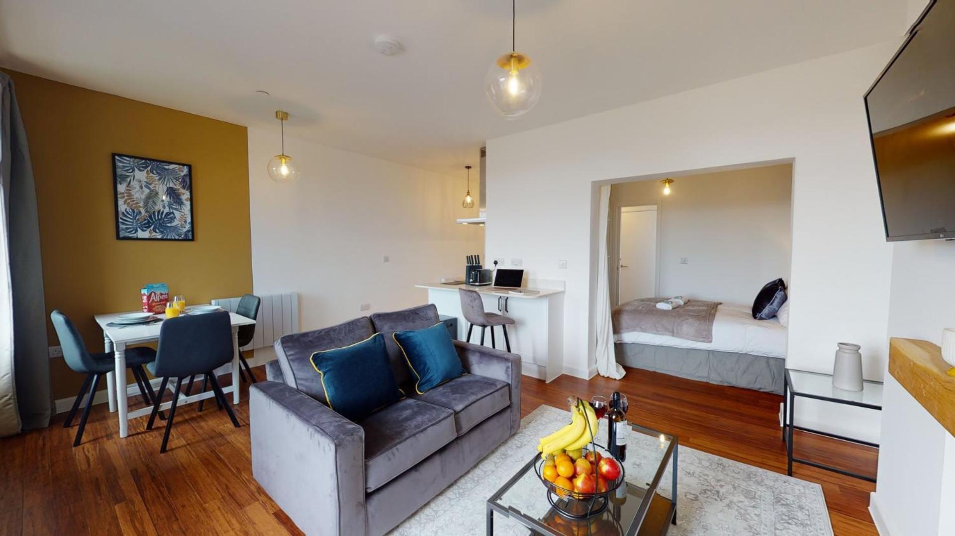 Studio Apartment With 65" Smart Tv Newport  Bagian luar foto